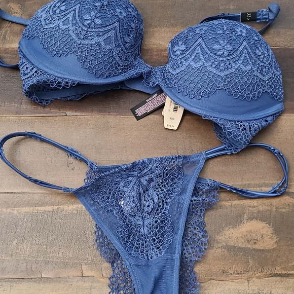 Victoria Secret set - Picture 1 of 3